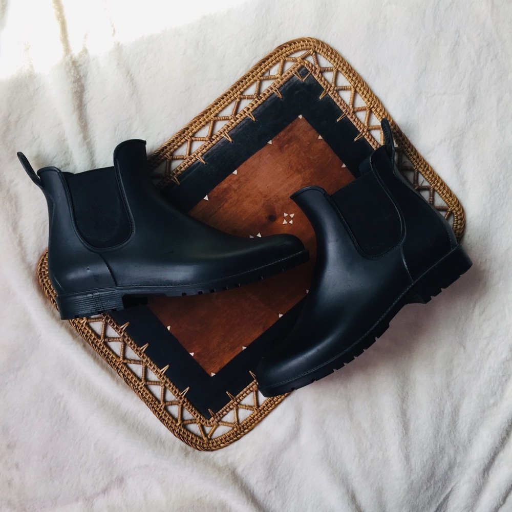 Black chelsea rain boots